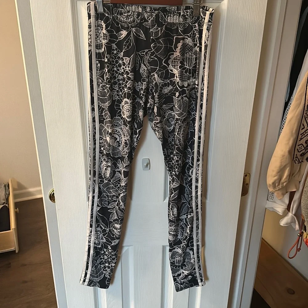 Rare adidas floral legging - Picture 1 of 3